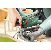 Bosch sticksåg PST 18 LI vid sågning av trä