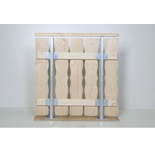 Trästaket med metallstolpar