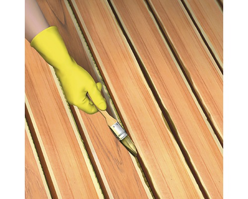 Målning av träbrädor med en pensel