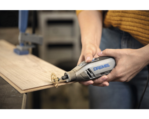 Dremel 4250 multiverktyg skär trä