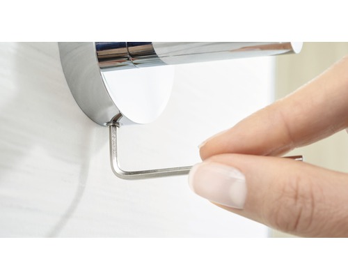 Dra åt en skruv med en insexnyckel