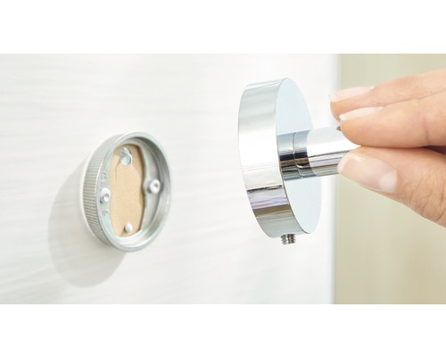 Installation av rund klädkrok i metall