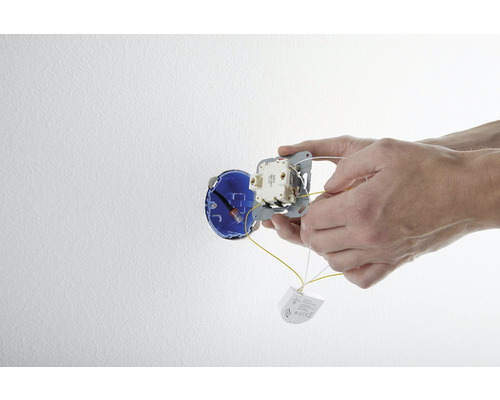 Installation av en trådlös strömbrytare på en vägguttag