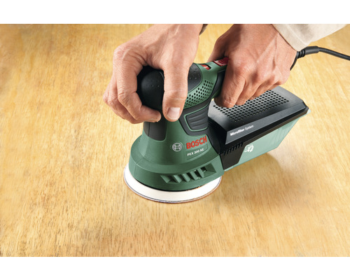 Bosch excenterslipmaskin PEX 300 AE används på en träyta