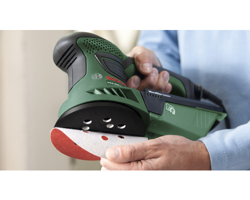 Bosch PEX 300 AE excenterslipmaskin hålls i handen