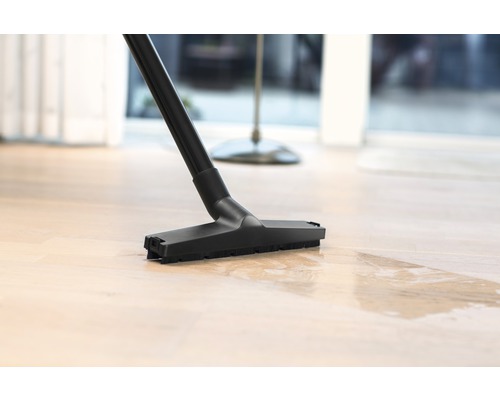 Munstycke för våt- och torrdammsugare på ett trägolv