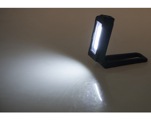 Batteridriven lampa med ljusstråle