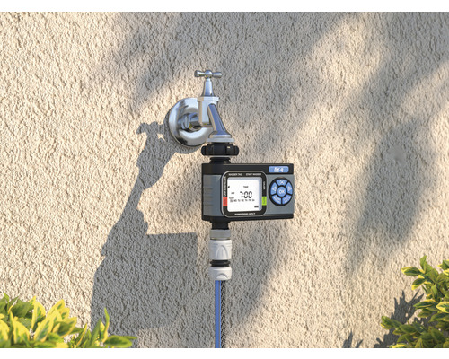 Bevattningsklocka på vattenkran med slanganslutning för trädgårdsbevattning