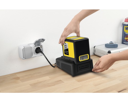 Kärcher 36 volt batteri laddas på laddstationen