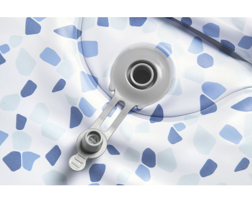 Närbild av en uppblåsbar bubbelpool med ventil