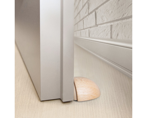 Dörrstopp i trä håller dörren öppen