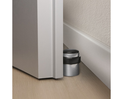 Dörrstopp i metall vid en dörr