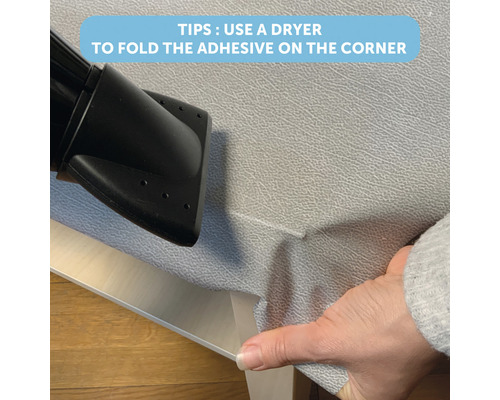 Användningstips: Använd en hårtork för att fästa den självhäftande filmen i hörnet.