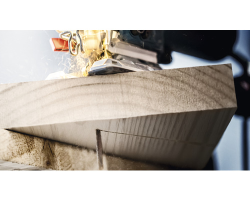 Sticksåg som sågar trä