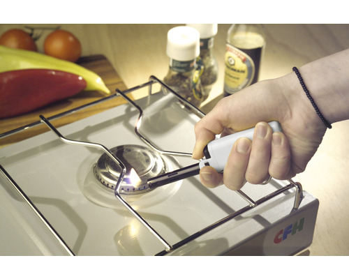 En spis tänds med en gaständare.