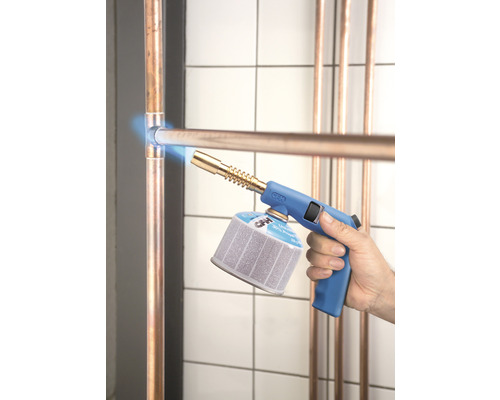 Handhållen lödanordning vid lödning av kopparrör.