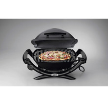 Elektrisk grill med öppet lock och pizza på grillgallret