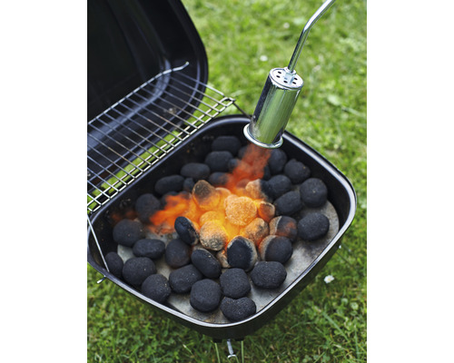 Grill med kol och skorstenständare