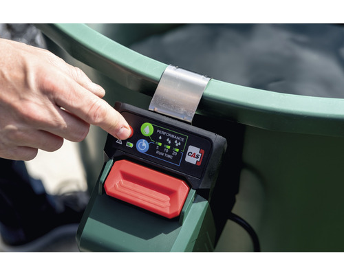 Detaljvy av en elektronisk styrning för en trädgårdspump med tillhörande manövrering