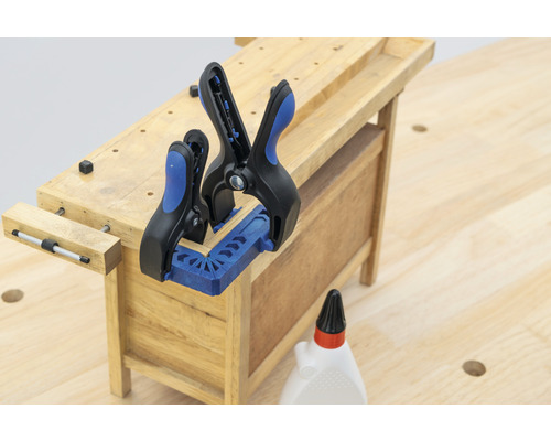 Arbetsbänk med tvingar och lim