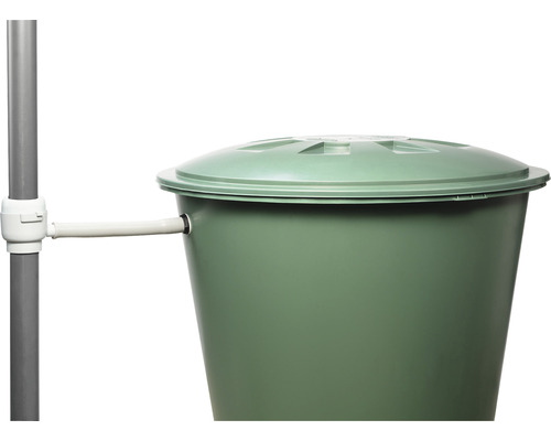 Regntunna med lock och regnvattenuppsamlare på stupröret