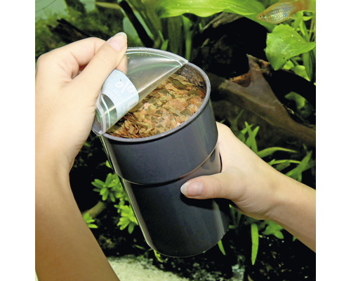 Akvariefoderburk öppnas