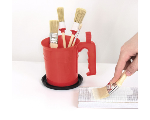 Färgborstar och färgborsthållare används för att måla trä