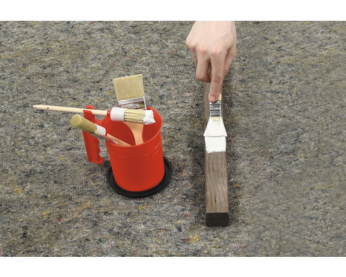 Färgpåföring med pensel och färgburk