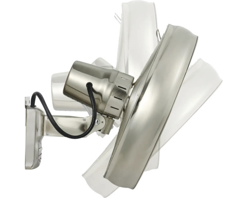 Väggmonterad metallfläkt med svängfunktion.