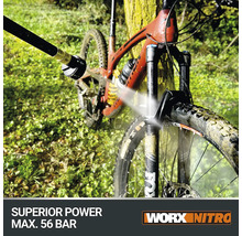 En mountainbike rengörs med en högtryckstvätt. Worx Nitro logotyp.