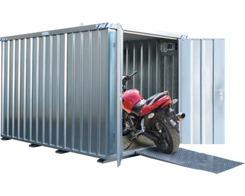 Metallförråd med motorcykel och ramp