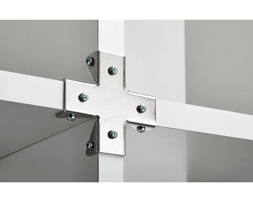 Detaljvy av en hyllanslutning med hörnkontakt och skruvar.