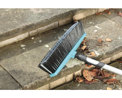 Sopborste för rengöring av utomhustrappor med löv