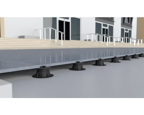 Terrassplattor på ställningssystem framför en byggnad