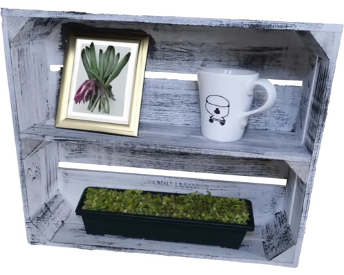 Dekorativ trälåda med fotoram, mugg och växt som förvaringsmöjlighet