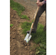 Trädgårdsspade används för att gräva upp jord