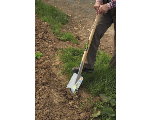 Trädgårdsspade används för att gräva upp jord