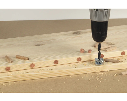 Träbrädor förenas med en pluggborr och pluggar