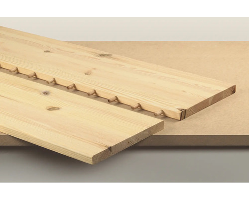 Två träbrädor med pluggar för träförbindning