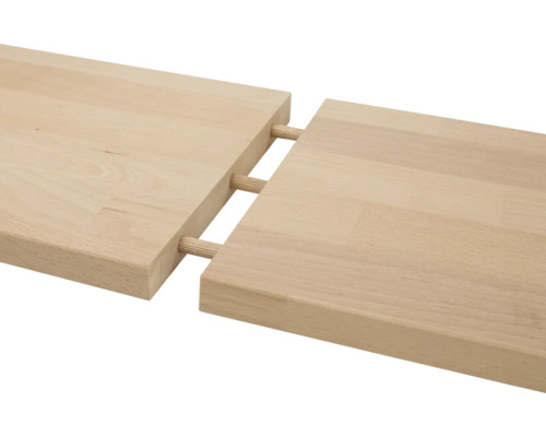 Två ljusa, rektangulära träskivor sammanfogade med tre pluggar.