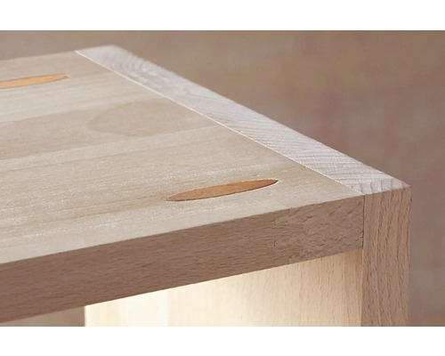 Detalj av en träskiva med träpluggar