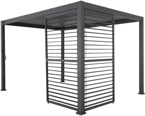 Fristående metallpergola med lamelltak och sidomonterad skärmvägg