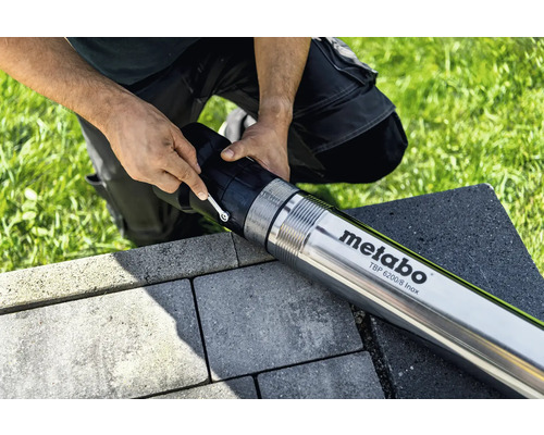 Metabo djupbrunnspump TBP 6200/8 Inox vid montering på gatstenar