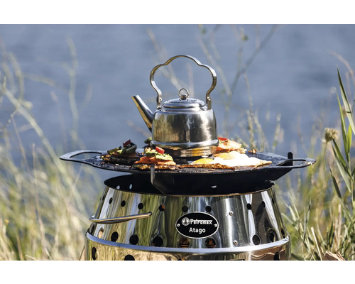 Petromax Atago grill med tekanna och mat