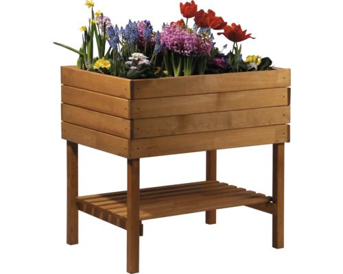 Trädgårdshög med blommor i trä