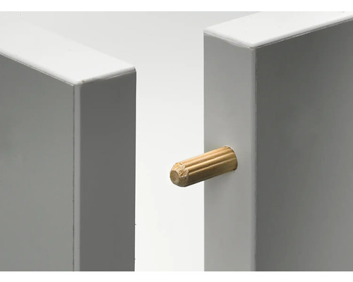 Träplugg för möbelmontering mellan två vita möbeldelar