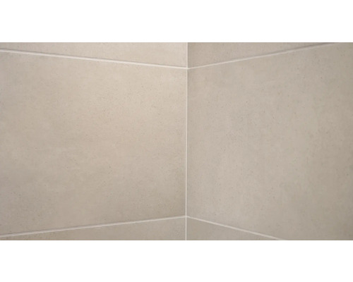 Väggplattor med fogar inomhus