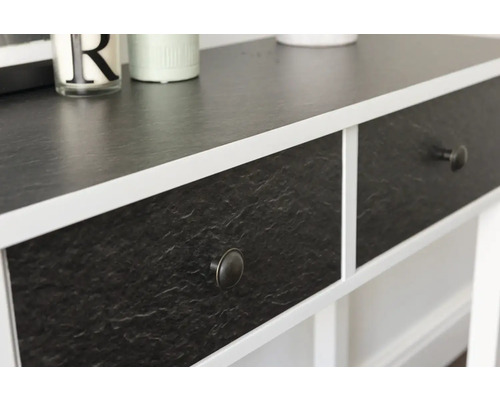 Kommod med lådor och stendekor