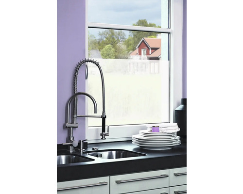 Diskho med blandare och disk på bänkskivan