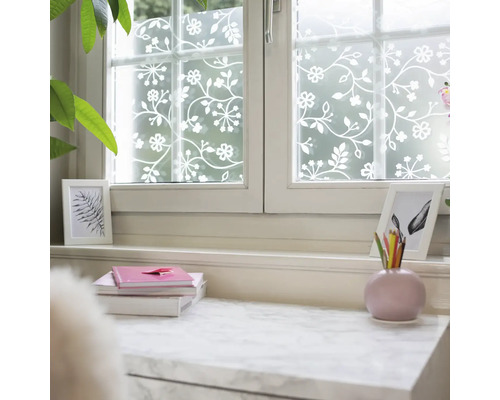 Fönster med dekorativ fönsterfilm med blommotiv för ökad avskildhet och dekoration